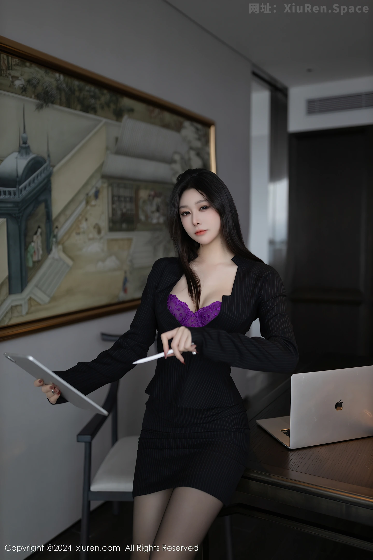 图片[4]-[XiuRen秀人网]VOL.8626 模特小逗逗黑色秘书OL服饰露紫色内衣配超薄黑丝极致魅惑写真81P-秀人网官方网站